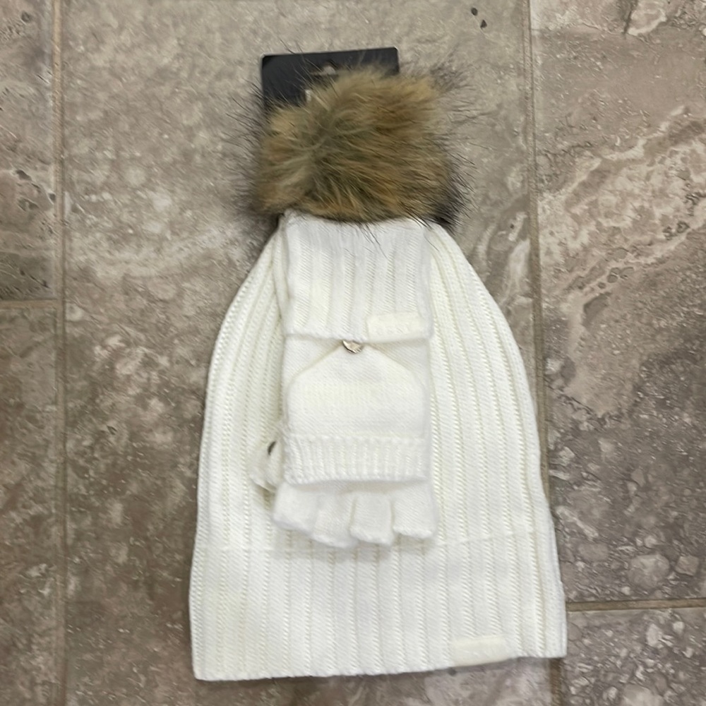 DKNY Knit hat and gloves ivory